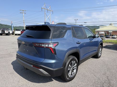 Used 2025 Chevrolet Equinox LT w/ Convenience Package II AWD/4WD image 4