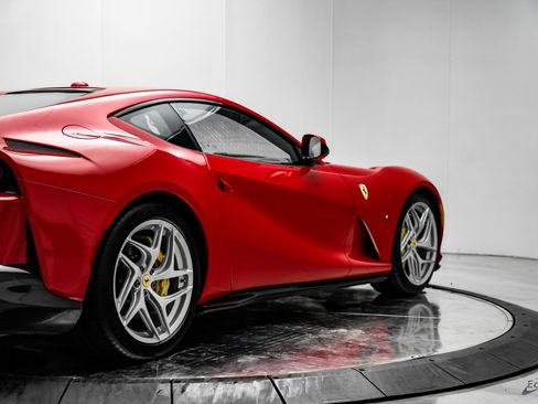 Used 2018 Ferrari 812 Superfast image 18