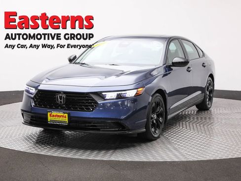 Used 2025 Honda Accord SE image 1