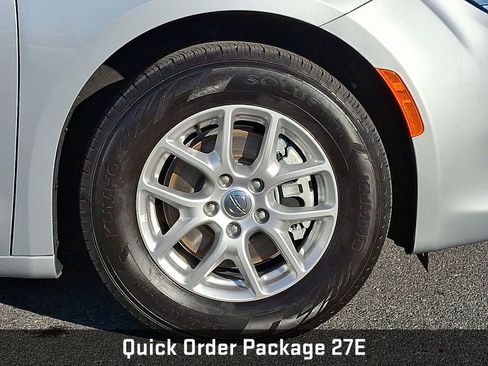 Used 2024 Chrysler Voyager LX image 10