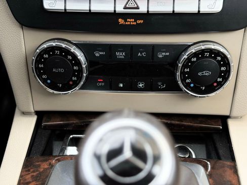 Used 2013 Mercedes-Benz C 300 4MATIC Sedan w/ Premium 1 Pkg image 35