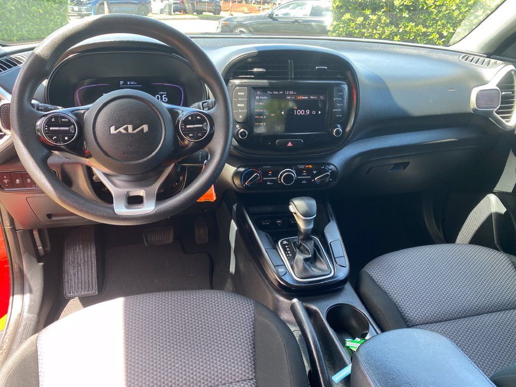 Used 2024 Kia Soul LX w/ Option Group 015 FWD image 12