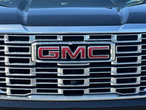 Used 2025 GMC Yukon XL Denali AWD/4WD image 45