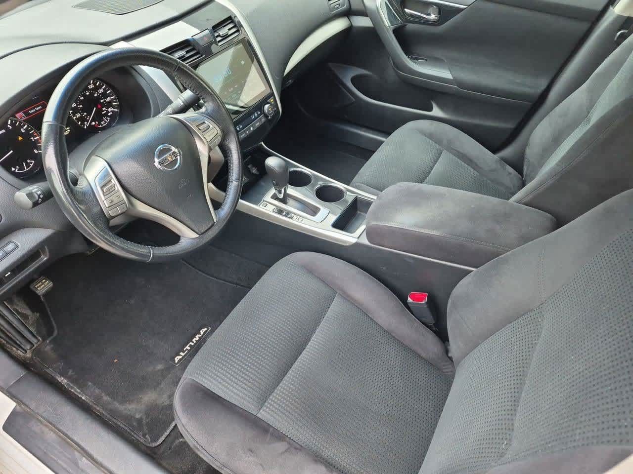 Used 2014 Nissan Altima 2.5 SV FWD image 2