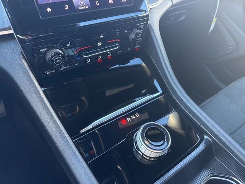 New 2025 Jeep Grand Cherokee L Altitude image 40