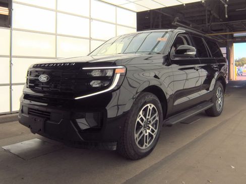 Used 2025 Ford Expedition Active AWD/4WD image 1