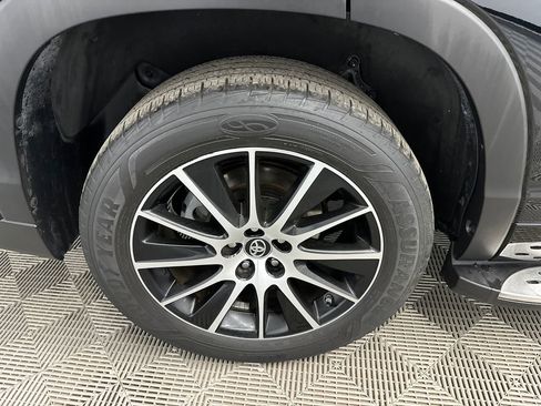 Used 2018 Toyota Highlander SE image 19