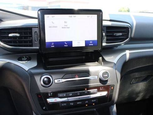 Used 2020 Ford Explorer XLT w/ Equipment Group 202A AWD/4WD image 16