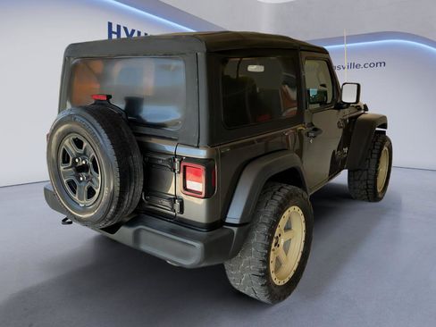 Used 2019 Jeep Wrangler Sport AWD/4WD image 5