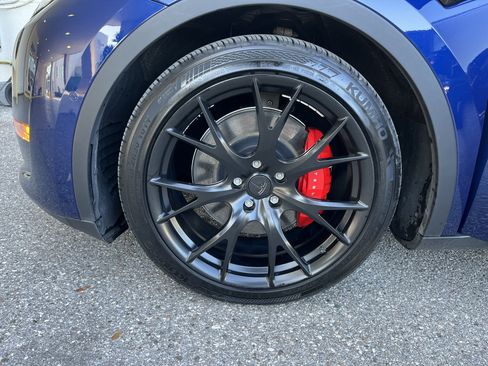 Used 2022 Tesla Model Y Performance AWD/4WD image 13