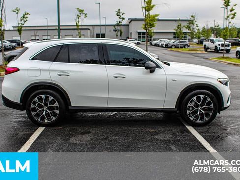 Used 2025 Mercedes-Benz GLC 350e 4MATIC image 8