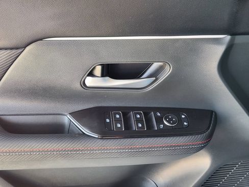 Used 2025 Nissan Kicks SR FWD image 25