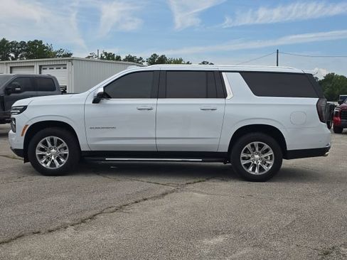 Used 2026 Chevrolet Suburban Premier AWD/4WD image 2