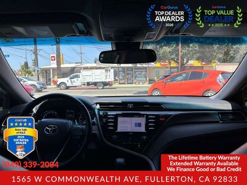 Used 2020 Toyota Camry SE w/ Carpet Mat Package FWD image 9