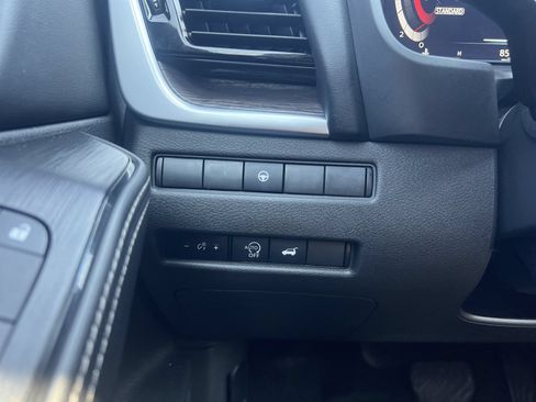 Certified 2025 Nissan Rogue Platinum FWD image 16