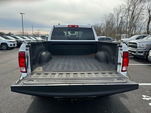 Used 2019 RAM 1500 Classic SLT w/ Luxury Group image 15