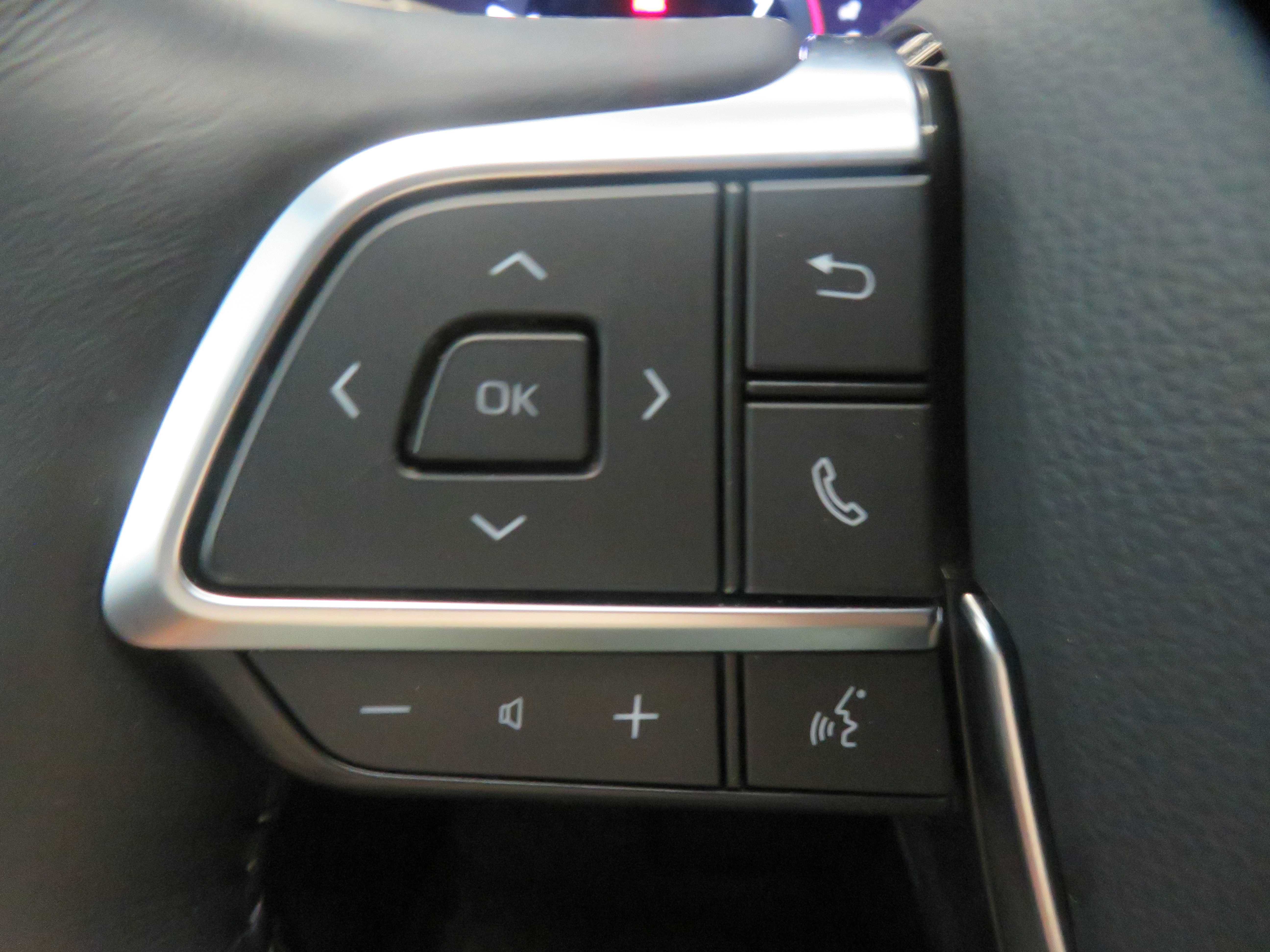 Used 2021 Toyota Highlander Platinum FWD image 39
