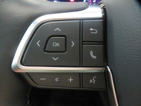 Used 2021 Toyota Highlander Platinum FWD image 39