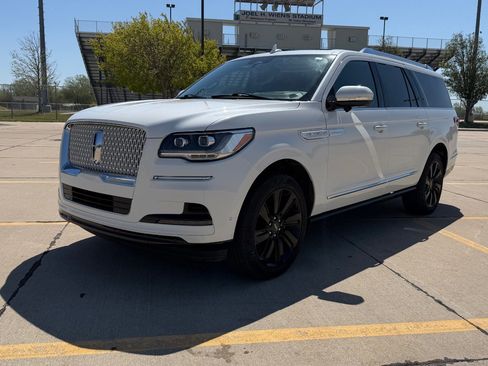 Used 2024 Lincoln Navigator L Reserve AWD/4WD image 13