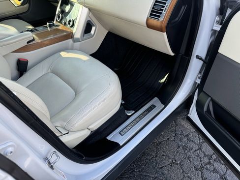 Used 2019 Land Rover Range Rover Supercharged image 14