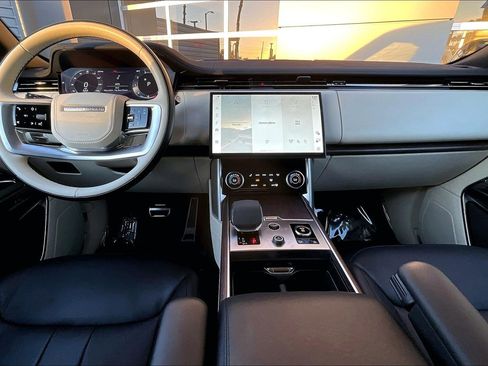 Used 2023 Land Rover Range Rover Long Wheelbase SE image 15
