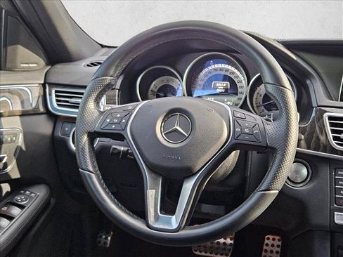 Used 2016 Mercedes-Benz E 400 4MATIC Sedan image 18