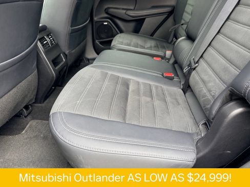 Used 2025 Mitsubishi Outlander SE FWD image 16
