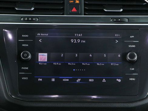Used 2022 Volkswagen Tiguan SE w/ Panoramic Sunroof Package AWD/4WD image 19