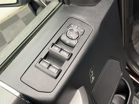 Used 2019 Ford F150 XLT w/ Equipment Group 302A Luxury AWD/4WD image 11