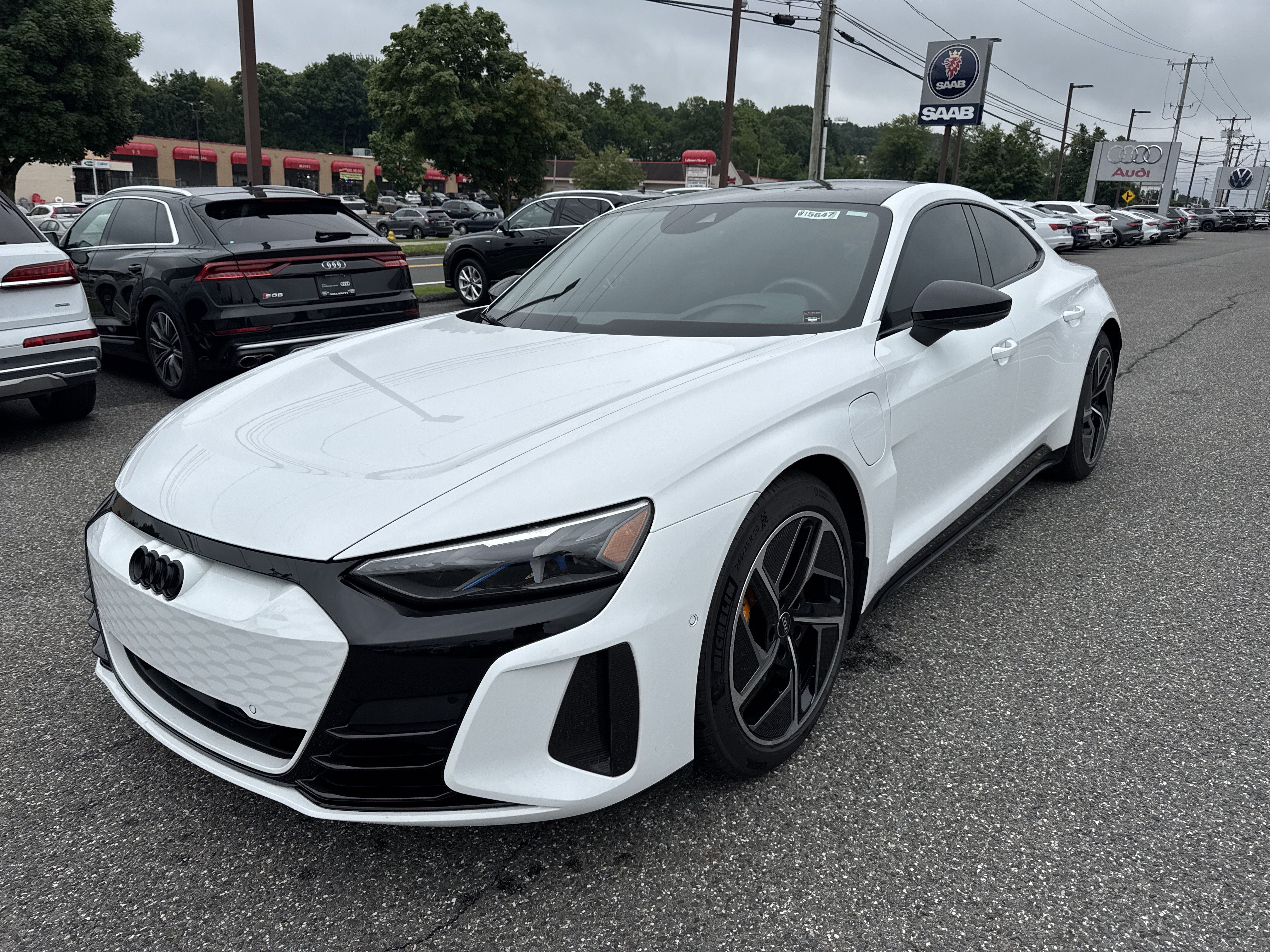 Used 2023 Audi RS e-tron GT w/ Carbon Performance Package AWD/4WD image 3