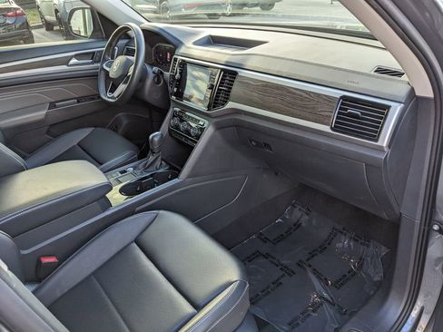Used 2023 Volkswagen Atlas SE w/ Black Wheel Package image 12