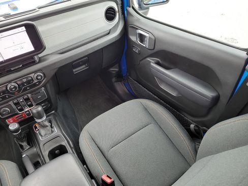 Used 2024 Jeep Gladiator Sport image 15