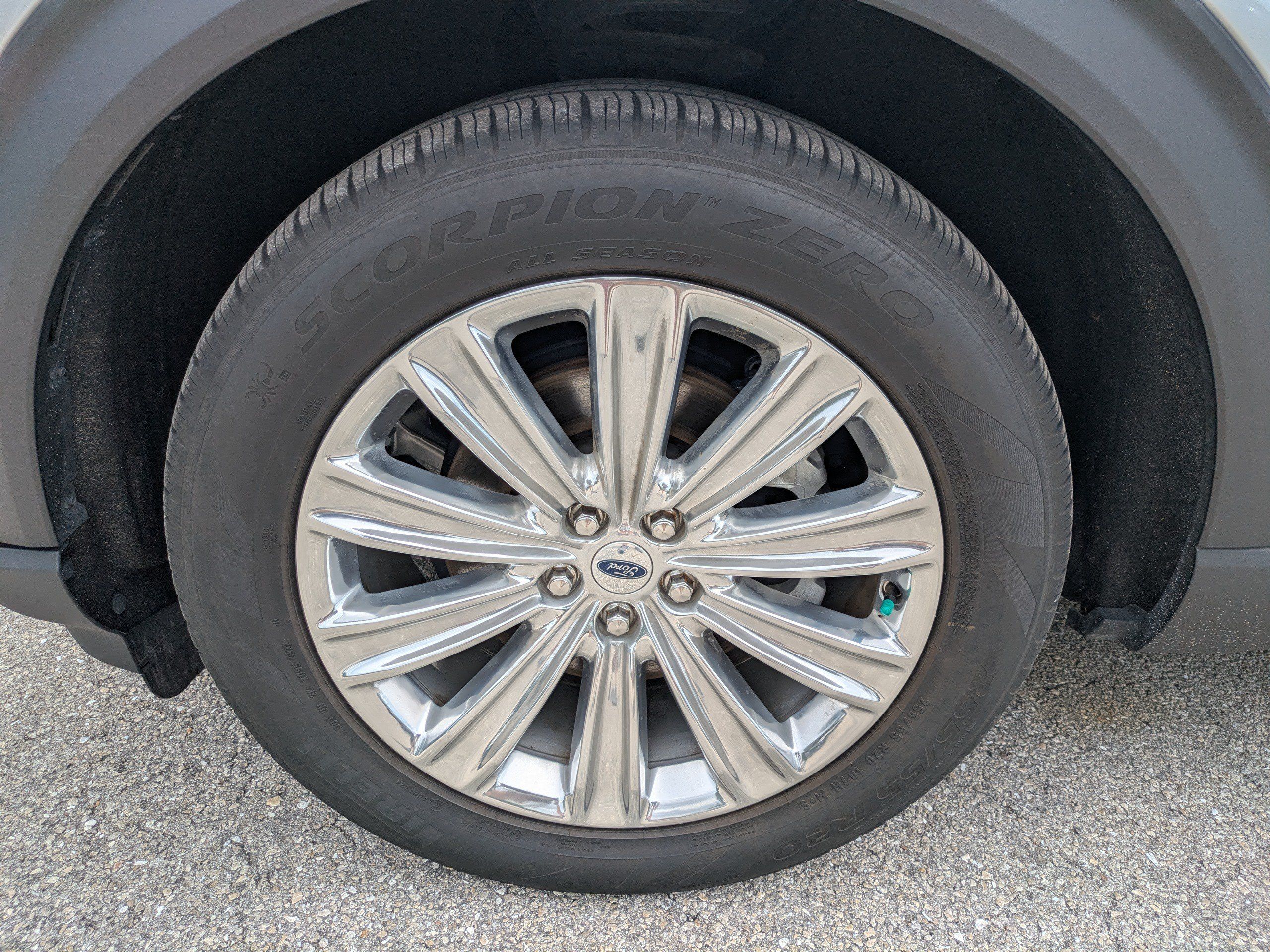 Used 2022 Ford Explorer Limited w/ Limited Technology Package RWD image 11