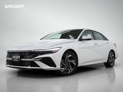 Used 2025 Hyundai Elantra SEL image 1