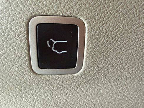 Used 2023 Chrysler Pacifica Touring-L FWD image 37
