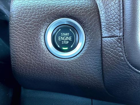 Used 2022 GMC Yukon XL Denali image 35