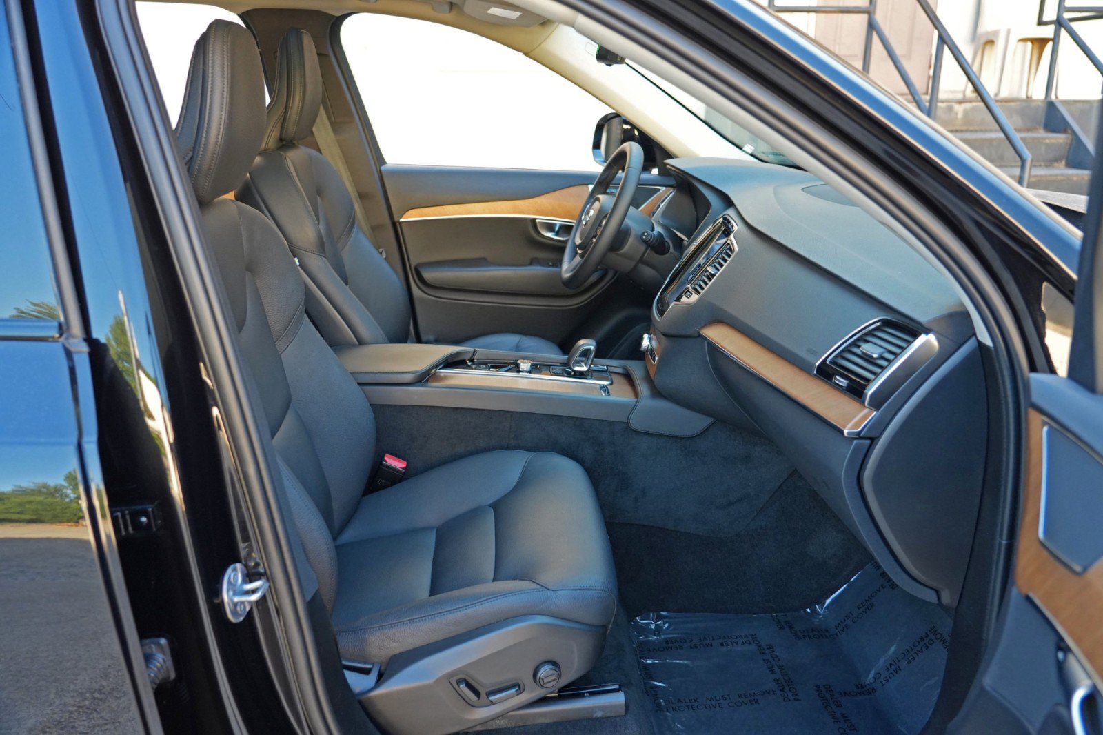 Used 2023 Volvo XC90 T8 Plus AWD/4WD image 16