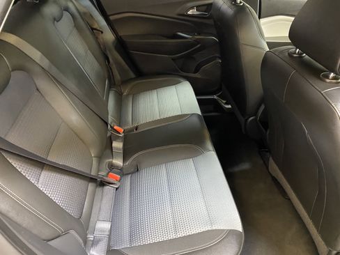 Used 2025 Chevrolet Trax LT w/ LT Convenience Package image 26