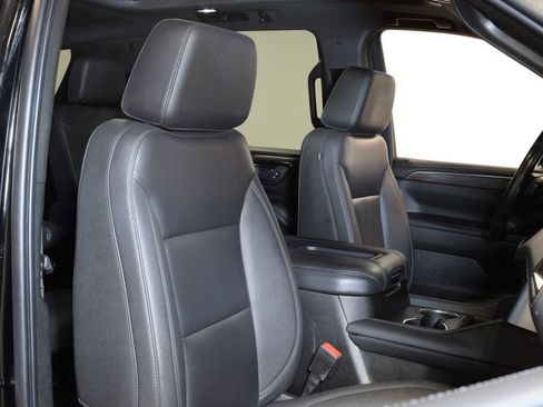 Used 2022 Chevrolet Tahoe Z71 w/ Luxury Package AWD/4WD image 32