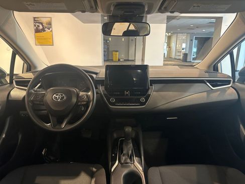Used 2025 Toyota Corolla LE image 33