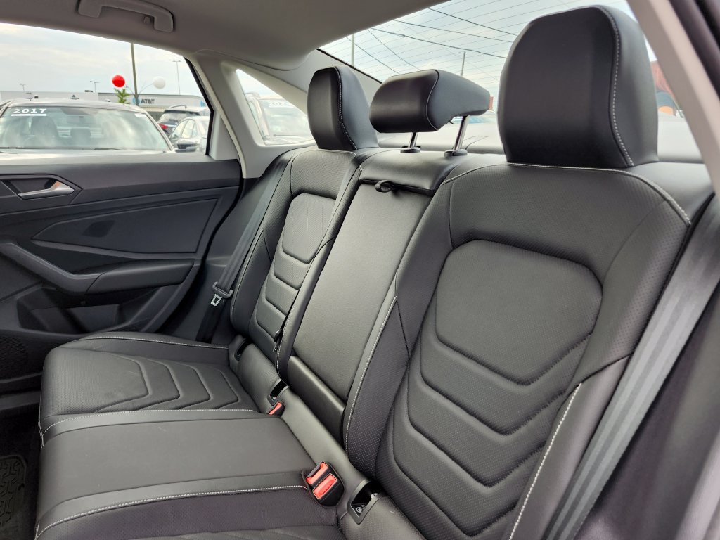 Certified 2024 Volkswagen Jetta SEL FWD image 9