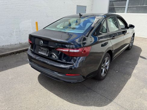 Used 2024 Volkswagen Jetta SE image 3