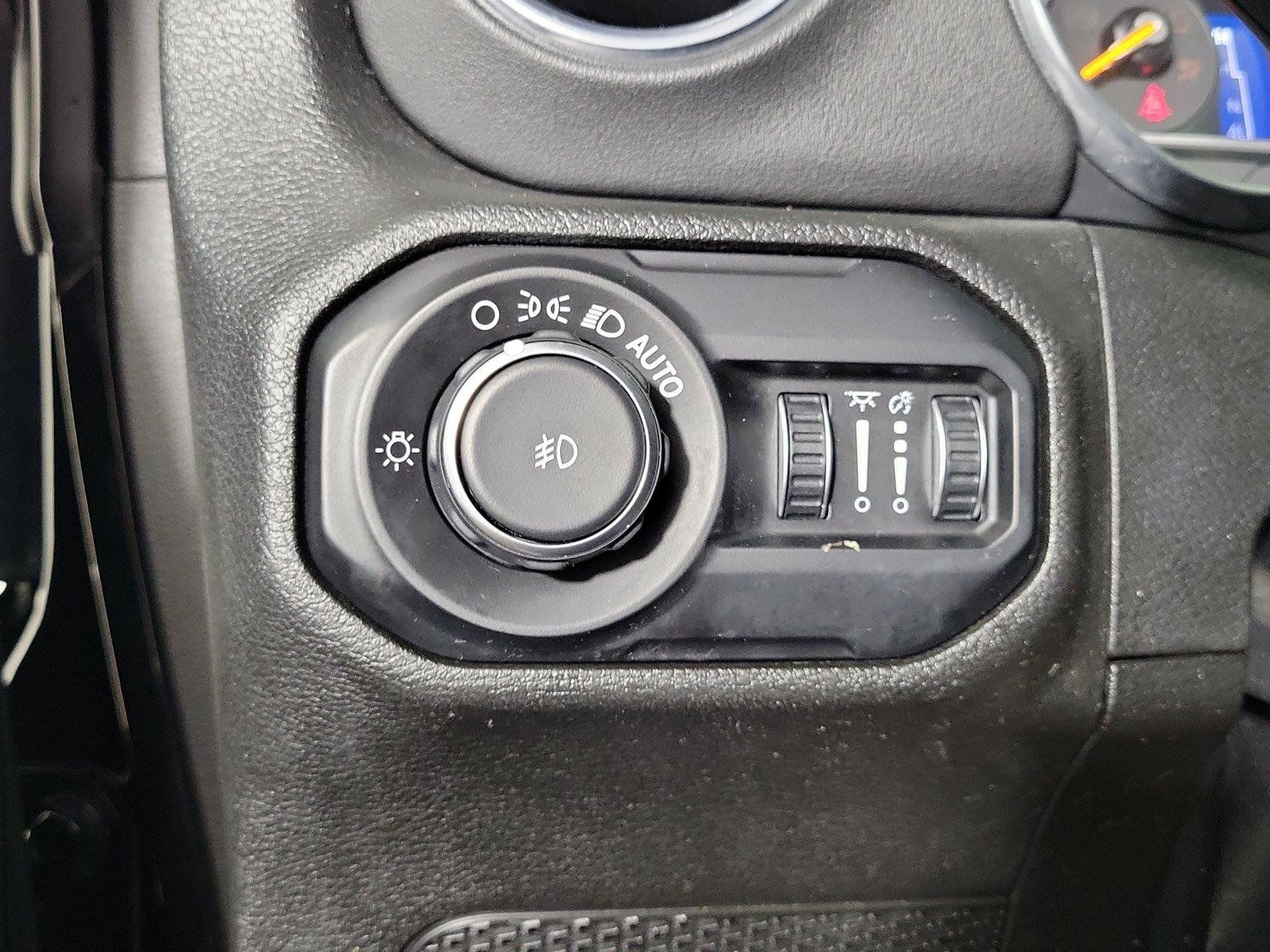 Used 2018 Jeep Wrangler Unlimited Sahara w/ Dual Top Group AWD/4WD image 35