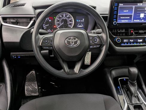 Used 2022 Toyota Corolla LE image 4