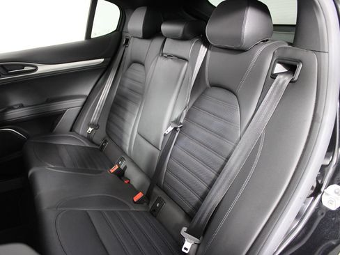Used 2023 Alfa Romeo Stelvio Veloce AWD/4WD image 33