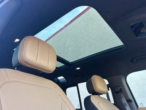 Used 2025 Land Rover Defender 110 V8 image 18