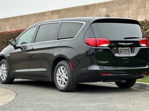 Used 2024 Chrysler Voyager LX image 6