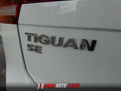 Used 2020 Volkswagen Tiguan SE w/ Panoramic Sunroof Package FWD image 20