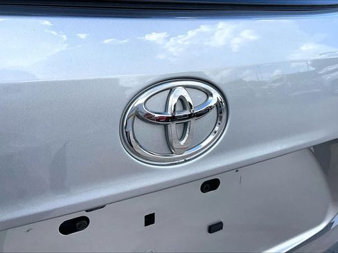 Used 2023 Toyota Highlander L FWD image 9