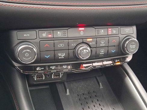 Used 2025 Dodge Durango GT AWD/4WD image 16
